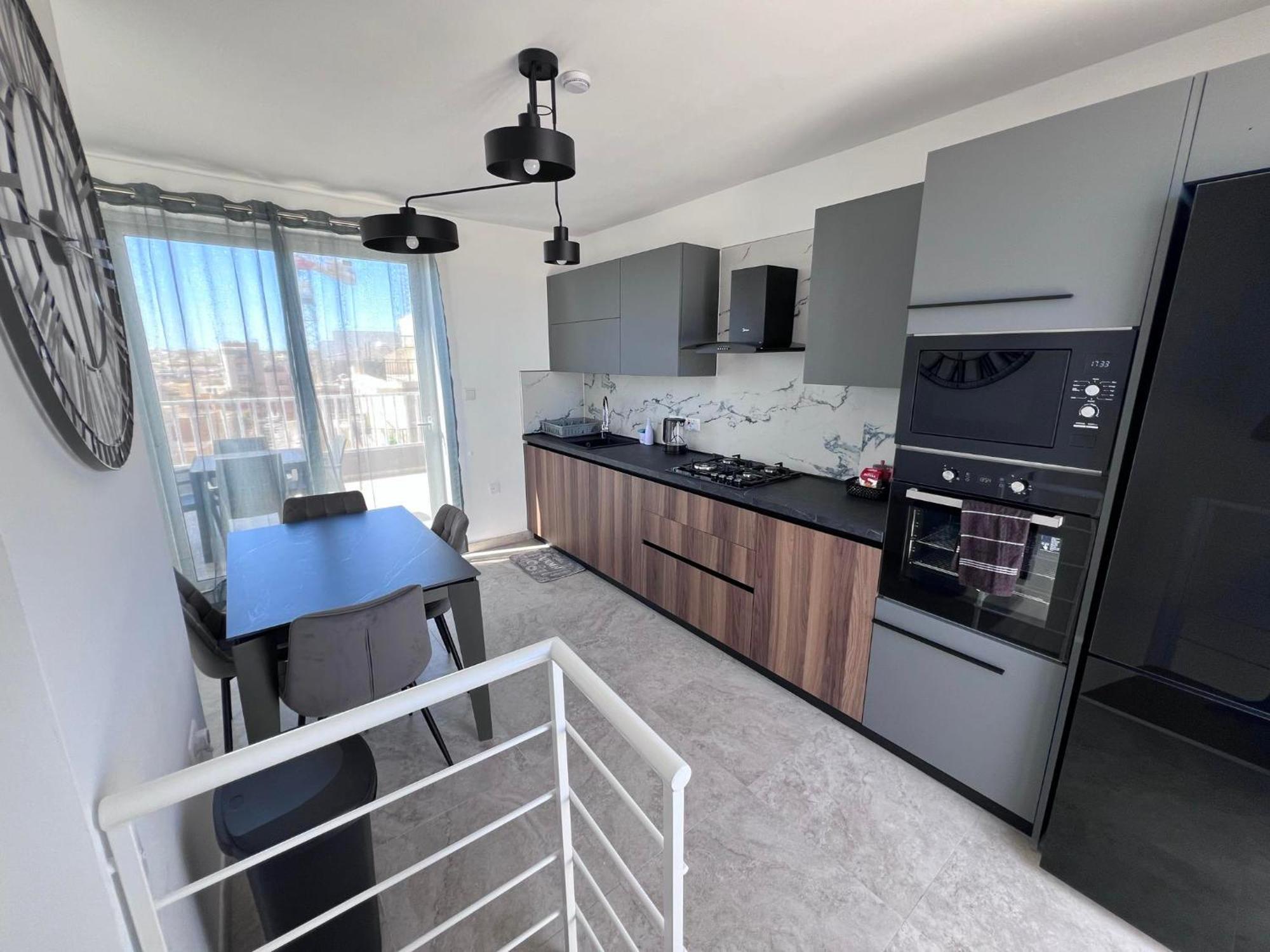 Sea Breeze Duplex Deluxe Penthouse Apartment