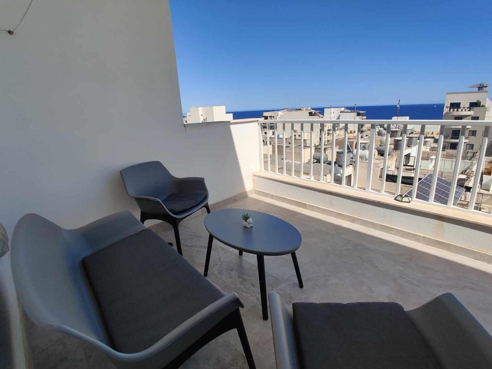 Sea Breeze Duplex Deluxe Penthouse Apartment *